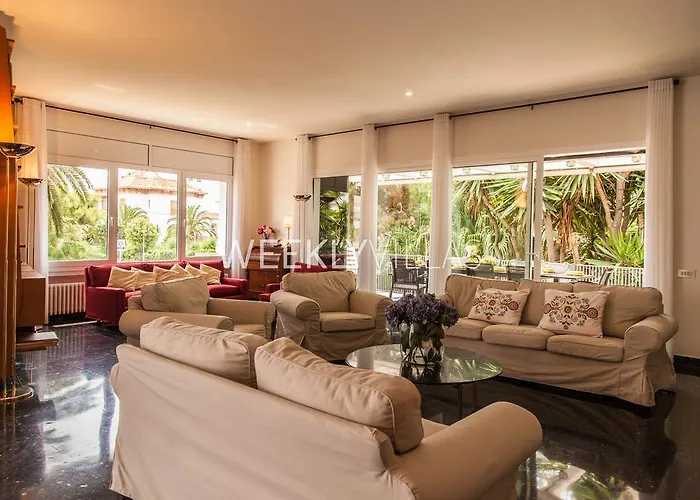 Villa Tupinetti At 1 Min Walk Amaizing Garden And View Center 5 Minutes Walk No Need Car Sitges